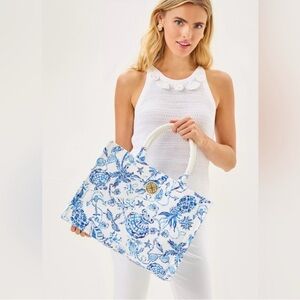 Lilly Pulitzer Adair Tote Resort White Barefoot Beachcombers bag